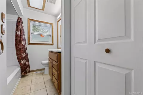 Bath - 310 Tamarac Dr, Davison, MI 48423 photo 1 of 5