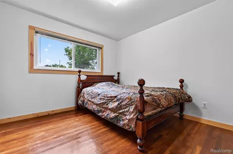 Bedroom - 310 Tamarac Dr, Davison, MI 48423 photo 3 of 7