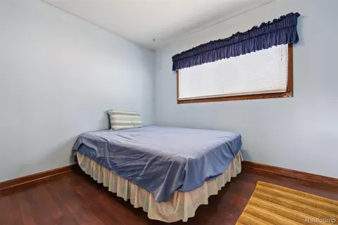 Bedroom - 310 Tamarac Dr, Davison, MI 48423 photo 6 of 7