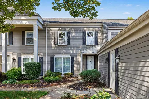 2618 Williamsburg Cir, Auburn Hills, MI 48326