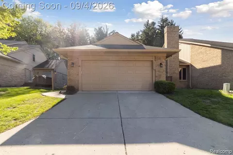 22300 River Ridge Trl, Farmington Hills, MI 48335