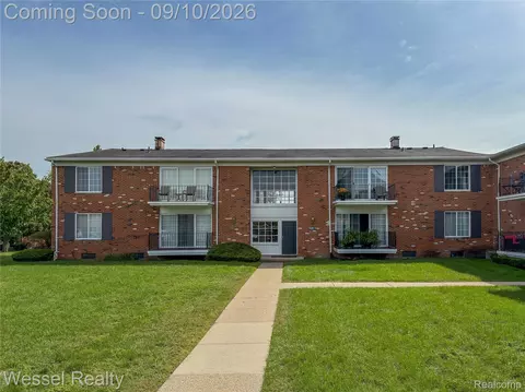 508 Fox Hills Dr N #A7, Bloomfield Township, MI 48304