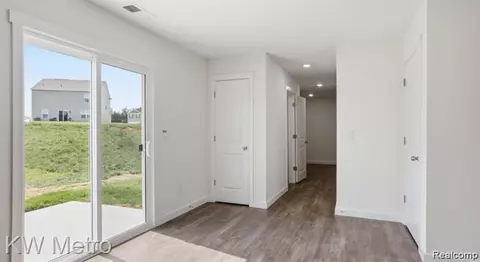 Entry Way - 2280 Baltimore Ln, Davison, MI 48423 photo 2 of 5