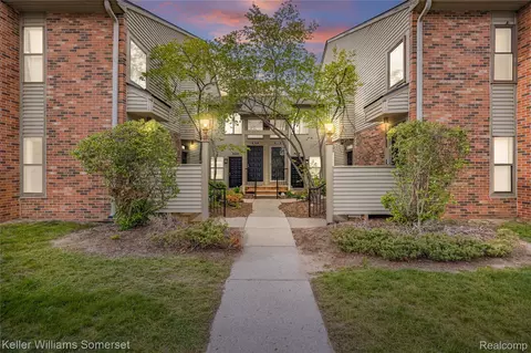 20745 Indian Creek Dr, Farmington Hills, MI 48335