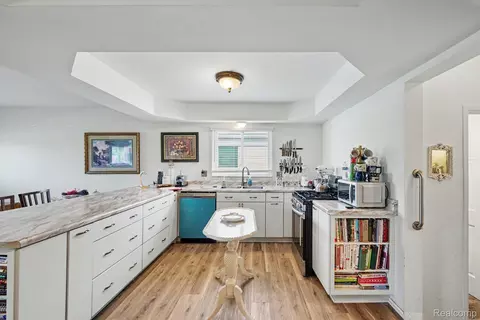 Kitchen - 15299 Brandy Ln, Macomb, MI 48044 photo 1 of 2