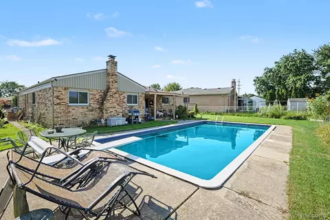Exterior - 15299 Brandy Ln, Macomb, MI 48044 photo 4 of 6