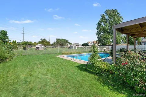 Exterior - 15299 Brandy Ln, Macomb, MI 48044 photo 5 of 6