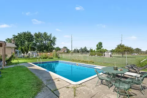 Exterior - 15299 Brandy Ln, Macomb, MI 48044 photo 3 of 6