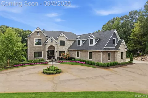 Exterior - 9046 Northpointe Rdg, Brighton, MI 48114 photo 6 of 8