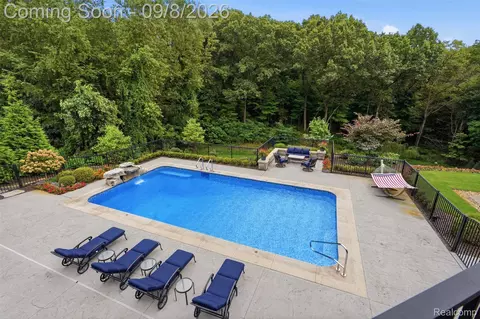 Exterior - 9046 Northpointe Rdg, Brighton, MI 48114 photo 3 of 8