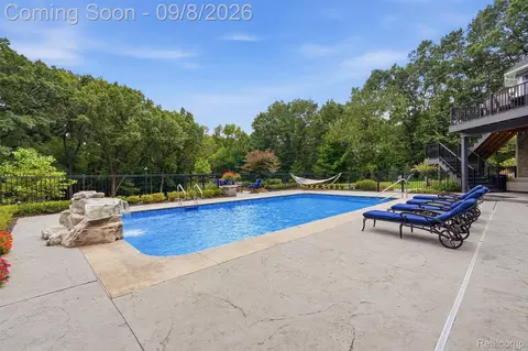 Exterior - 9046 Northpointe Rdg, Brighton, MI 48114 photo 4 of 8