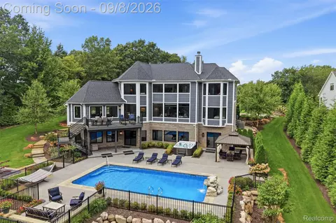 Exterior - 9046 Northpointe Rdg, Brighton, MI 48114 photo 2 of 8