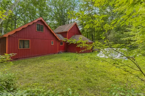 Exterior - 330 Ivy Dr, Markey, MI 48653 photo 6 of 10
