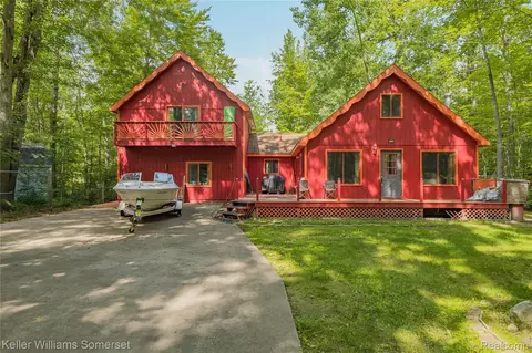 Exterior - 330 Ivy Dr, Markey, MI 48653 photo 2 of 10