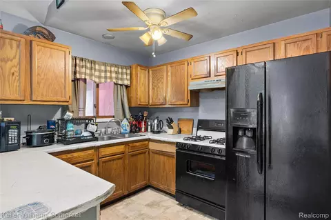 Kitchen - 330 Ivy Dr, Markey, MI 48653 photo 2 of 2