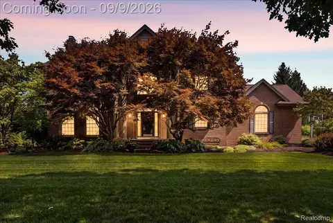 24324 Lynwood Dr, Novi, MI 48374