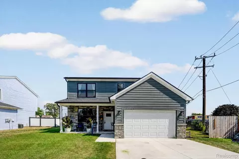 25760 Groveland St, Roseville, MI 48066