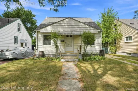 8750 Saratoga St, Oak Park, MI 48237
