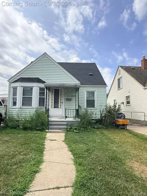 1115 Mill St, Lincoln Park, MI 48146