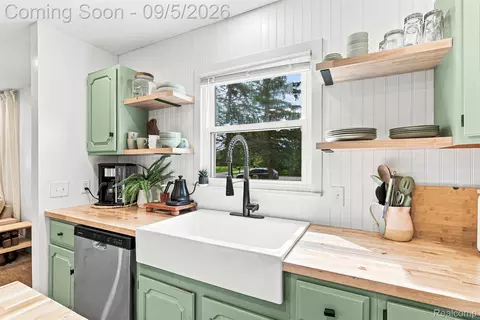 Kitchen - 2071 E Dodge Rd, Thetford, MI 48420 photo 3 of 8