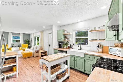 Kitchen - 2071 E Dodge Rd, Thetford, MI 48420 photo 4 of 8