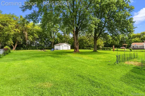 Exterior - 2071 E Dodge Rd, Thetford, MI 48420 photo 2 of 4