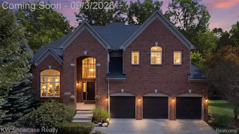 31132 Lagoon Dr, Novi, MI 48377