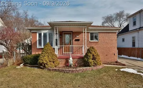 1257 Lindbergh St, Wyandotte, MI 48192