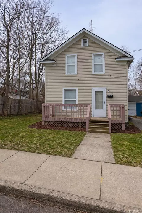 35 Clarence St, Pontiac, MI 48342