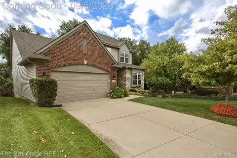 1218 Wind Chime Dr #50, Waterford, MI 48327