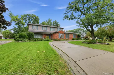 25711 Branchaster Rd, Farmington Hills, MI 48336