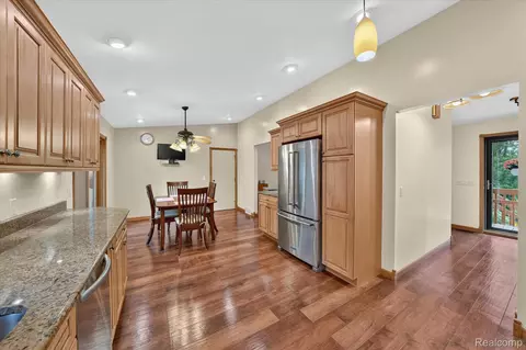 Kitchen - 5001 Mohawk Ave, Independence, MI 48348 photo 4 of 5