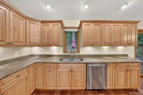 Kitchen - 5001 Mohawk Ave, Independence, MI 48348 photo 5 of 5