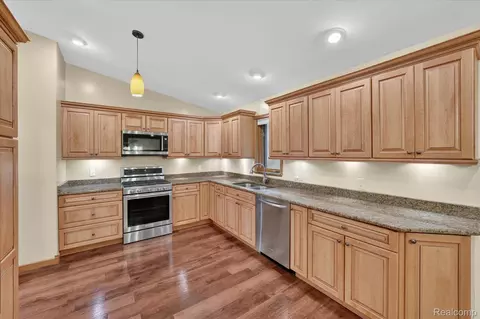 Kitchen - 5001 Mohawk Ave, Independence, MI 48348 photo 2 of 5