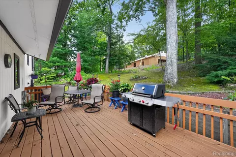 Exterior - 5001 Mohawk Ave, Independence, MI 48348 photo 6 of 9