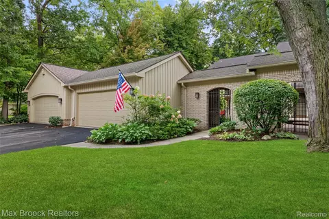1188 Glenpointe Ct, Bloomfield Township, MI 48304