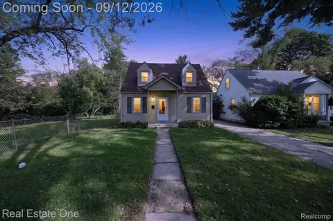 26040 Hanover St, Dearborn Heights, MI 48125