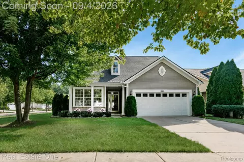 3509 Riverside Dr, Auburn Hills, MI 48326