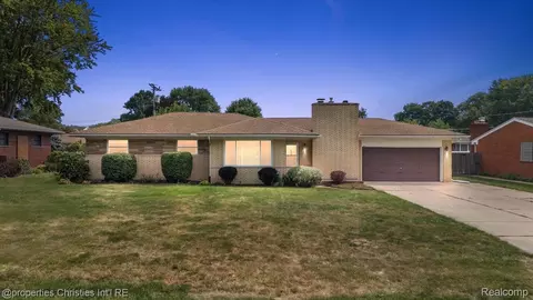 37674 Andrew Dr, Sterling Heights, MI 48312