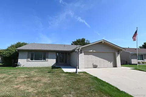 26722 Cecile St, Dearborn Heights, MI 48127