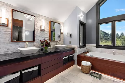 Bath - 3233 Winegar Rd, Perry, MI 48872 photo 1 of 3