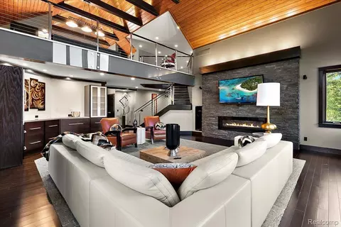 Living - 3233 Winegar Rd, Perry, MI 48872 photo 2 of 4