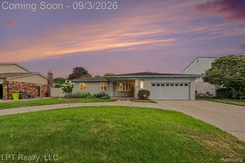 39316 Twenlow Dr, Clinton Township, MI 48038