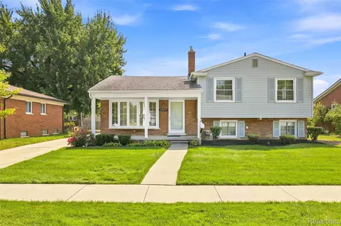 29649 Linda St, Livonia, MI 48154