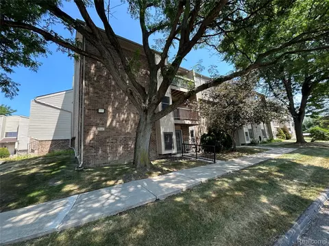 30445 W 14 Mile Rd #69, Farmington Hills, MI 48334