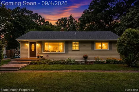 2466 Richwood Rd, Auburn Hills, MI 48326