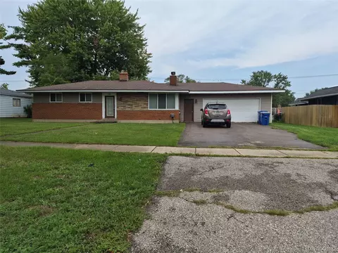 3498 W Walton Blvd, Waterford, MI 48329