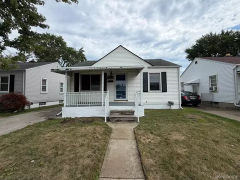 25324 Culver St, Saint Clair Shores, MI 48081