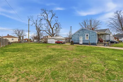 1738 Garfield Ave, Lincoln Park, MI 48146