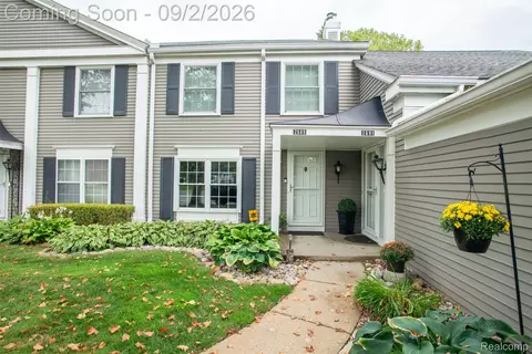 2689 Williamsburg Cir, Auburn Hills, MI 48326